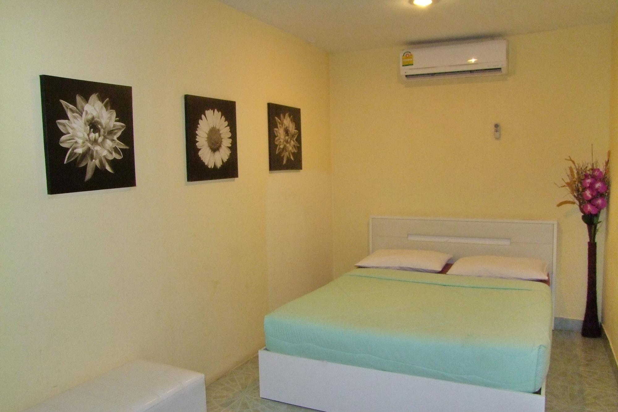 Aree'S House Hotel Hua Hin Bagian luar foto