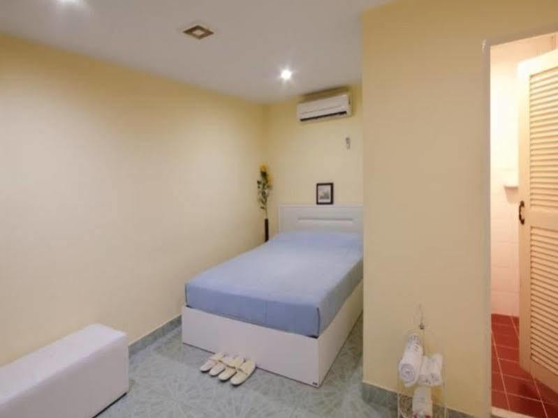 Aree'S House Hotel Hua Hin Bagian luar foto